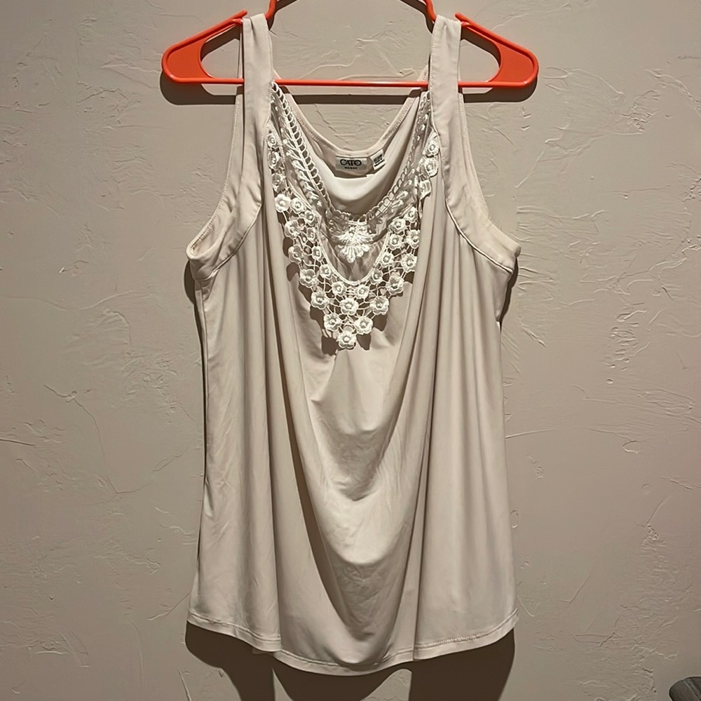 Cato Woman cream colored lace front sleeveless top 22/24